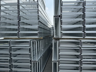 Çift katmanlı kablo tepsisi braketi