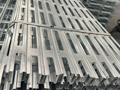 Kademeli kablo kanalı