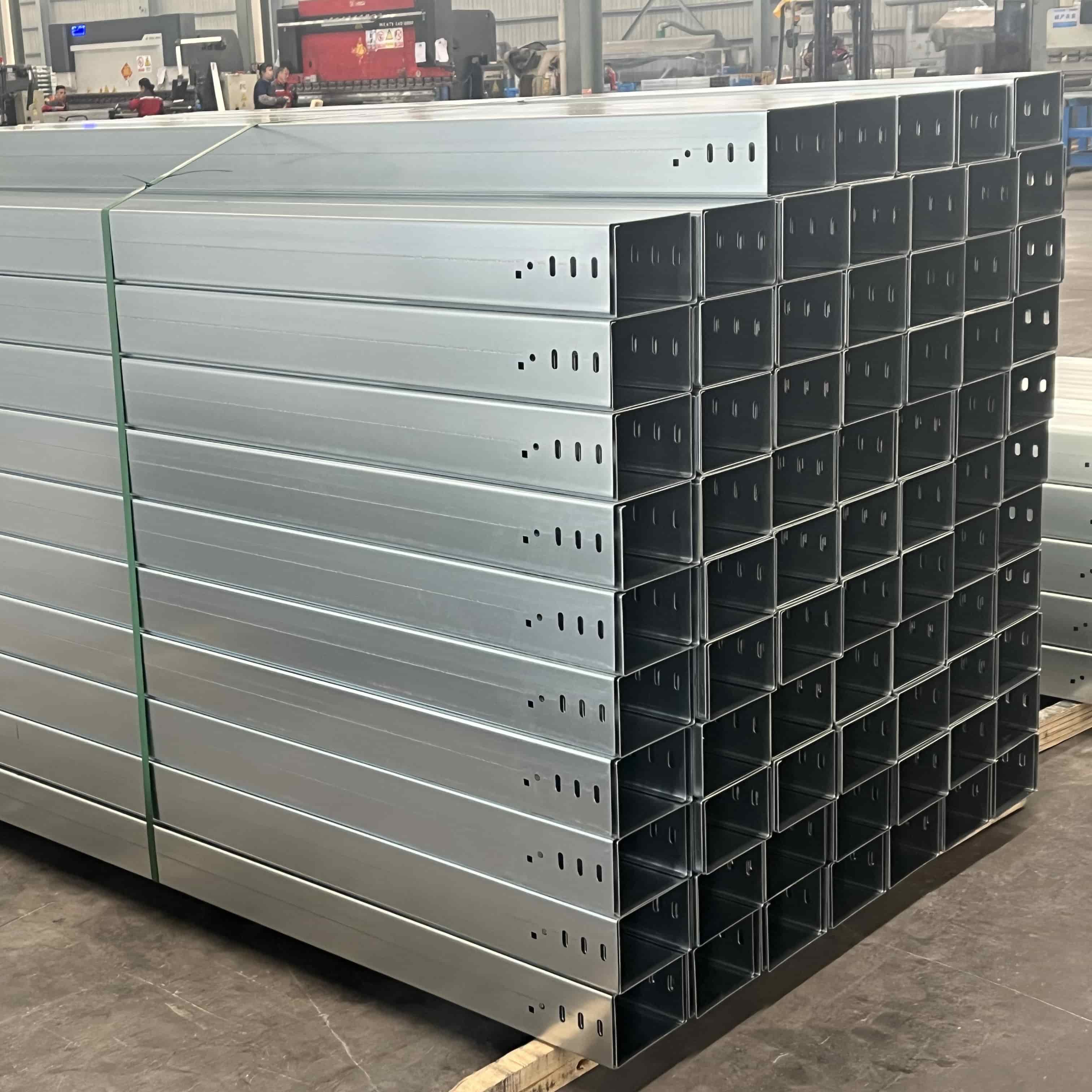 Geniş açıklıklı kablo tepsisi Geniş açıklıklı kablo tepsisi