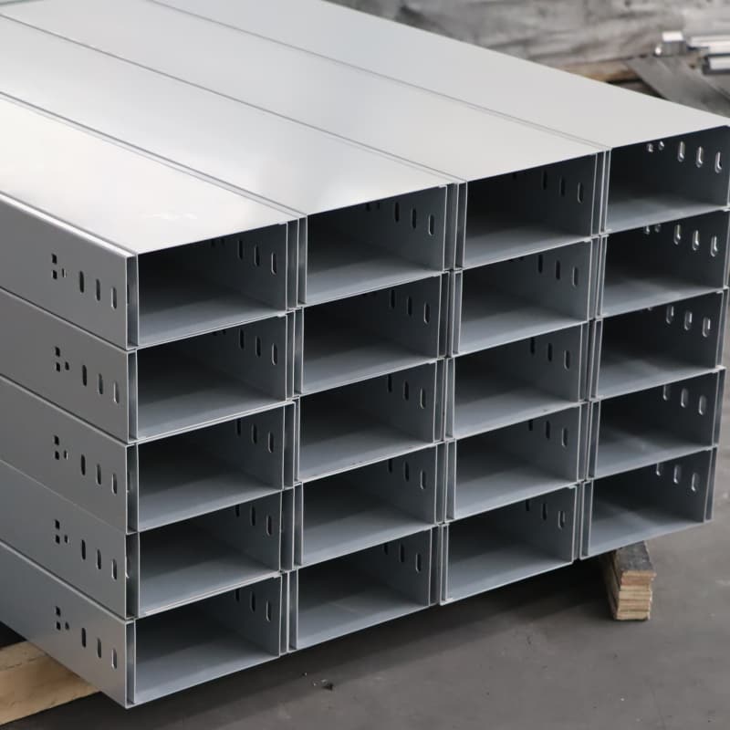 Kablo tepsisi ve kablo merdiveni